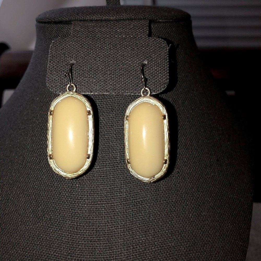 Trendy Gold Hammered Ivory Stone Bead Bohemian Style Drop Dangle Earrings
